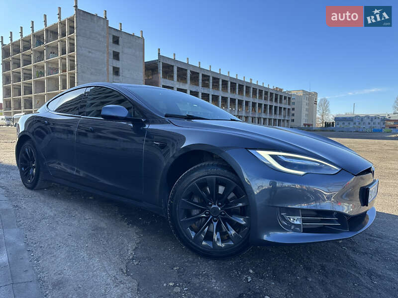 Лифтбек Tesla Model S 2017 в Тернополе Лифтбек Tesla Model S 2017 в Тернополе