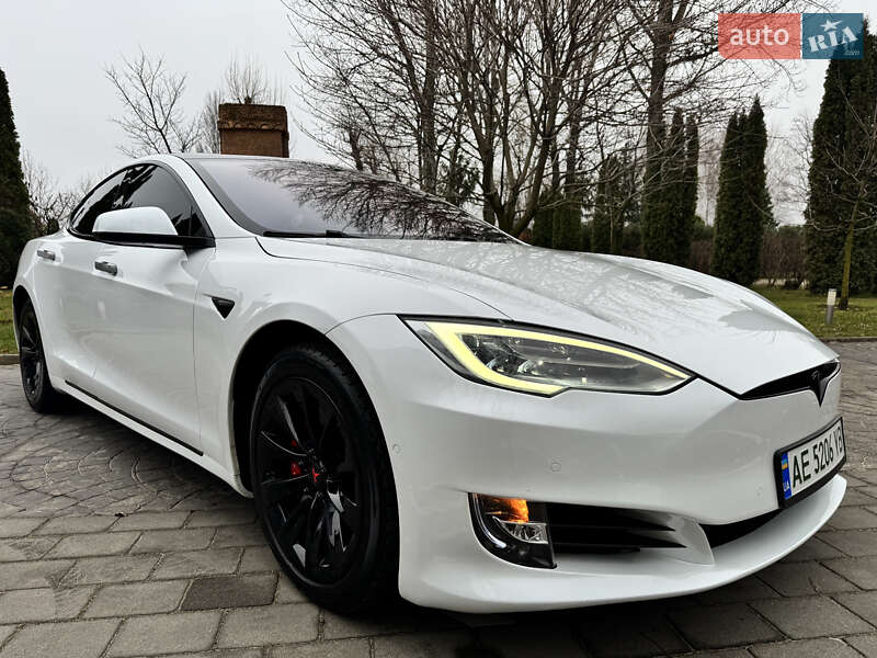 Лифтбек Tesla Model S 2020 в Днепре Лифтбек Tesla Model S 2020 в Днепре