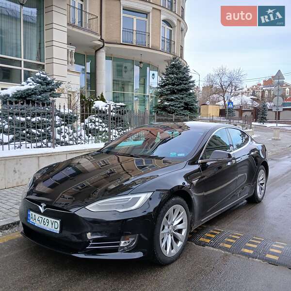 Лифтбек Tesla Model S 2017 в Киеве