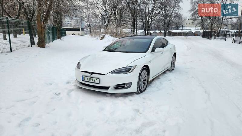 Лифтбек Tesla Model S 2018 в Киеве