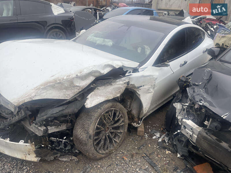 Лифтбек Tesla Model S 2021 в Виннице