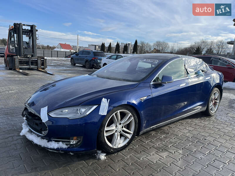 Лифтбек Tesla Model S 2015 в Львове