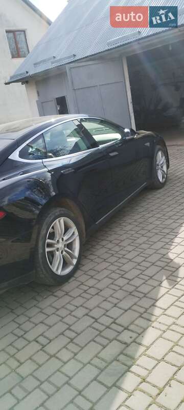 Лифтбек Tesla Model S 2014 в Львове