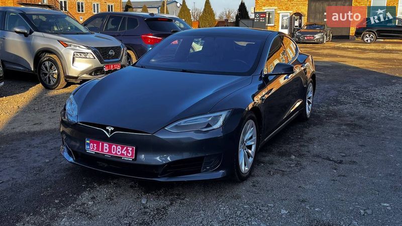 Лифтбек Tesla Model S 2017 в Луцке
