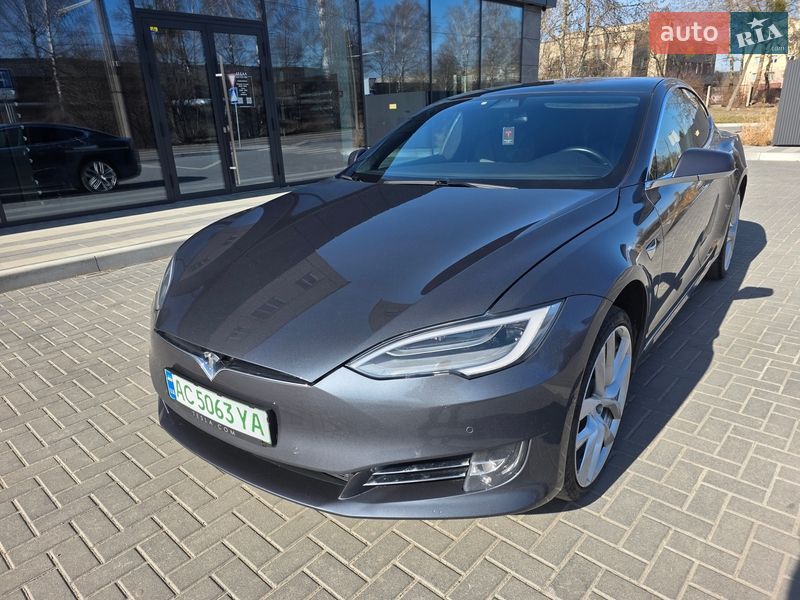 Лифтбек Tesla Model S 2020 в Луцке