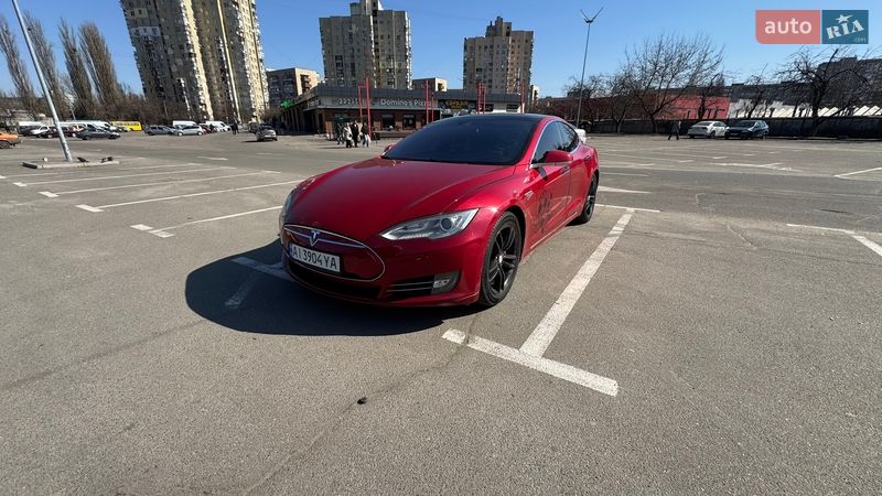 Лифтбек Tesla Model S 2015 в Киеве