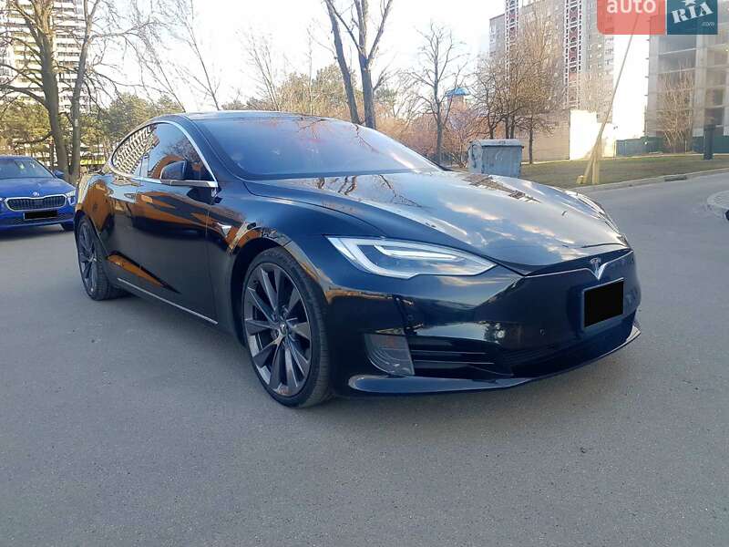 Ліфтбек Tesla Model S 2016 в Києві
