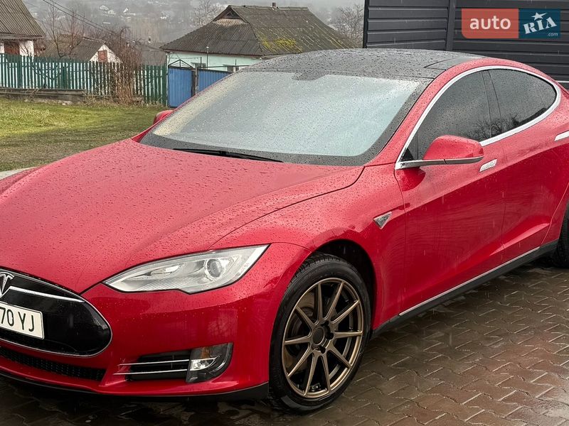 Лифтбек Tesla Model S 2013 в Умани Лифтбек Tesla Model S 2013 в Умани