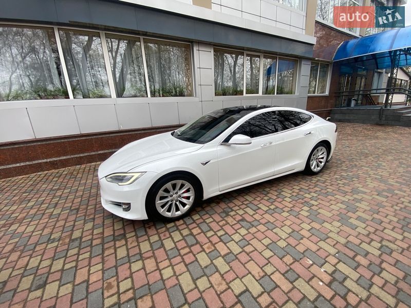 Ліфтбек Tesla Model S 2017 в Черкасах