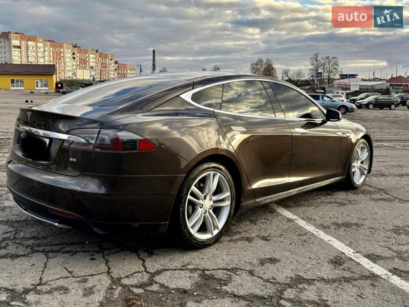 Лифтбек Tesla Model S 2013 в Ирпене