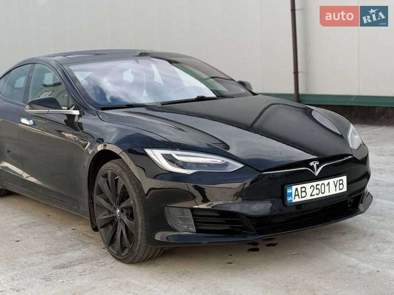 Лифтбек Tesla Model S 2017 в Виннице