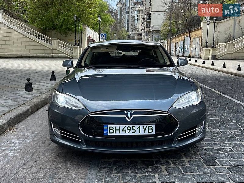 Ліфтбек Tesla Model S 2013 в Одесі