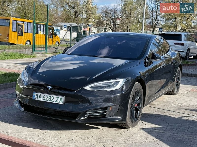 Лифтбек Tesla Model S 2016 в Киеве