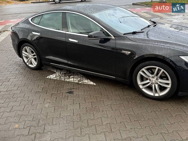 Лифтбек Tesla Model S 2013 в Кременчуге