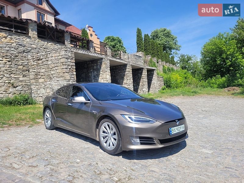 Лифтбек Tesla Model S 2016 в Каменец-Подольском