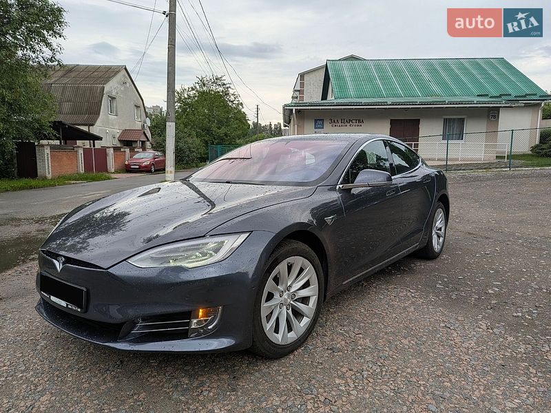 Лифтбек Tesla Model S 2018 в Киеве