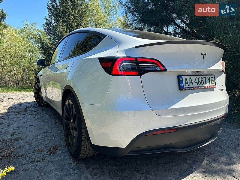 Внедорожник / Кроссовер Tesla Model Y 2023 в Киеве