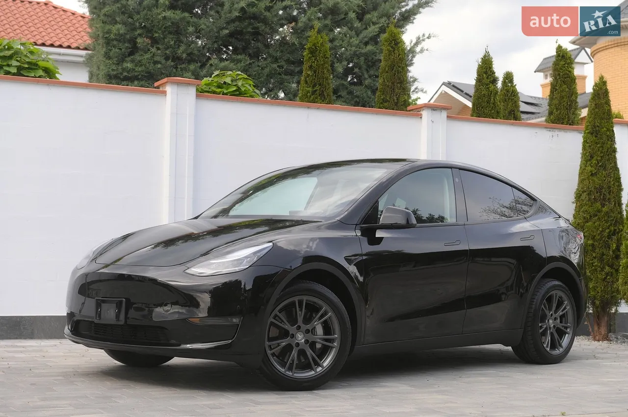 Tesla Model Y 2023 photo 2
