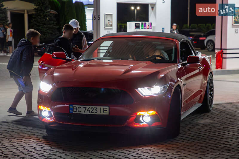 Кабриолет Ford Mustang 2015 в Львове Кабриолет Ford Mustang 2015 в Львове