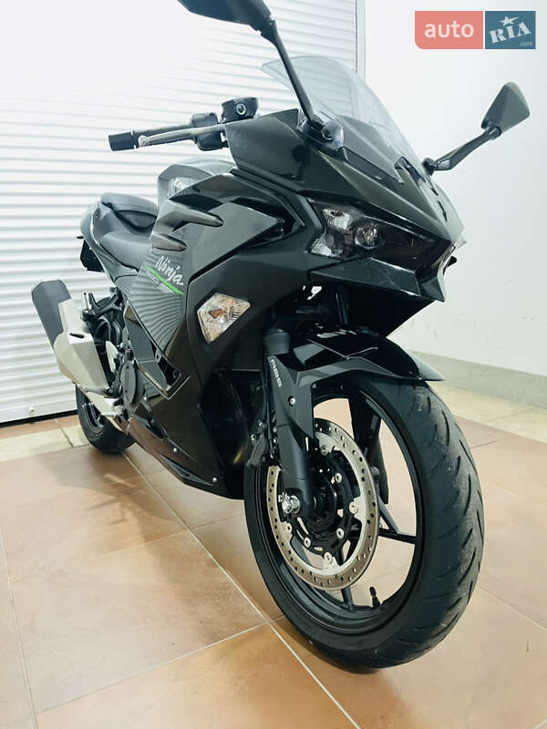 Спортбайк Kawasaki Ninja 500 2024 в Киеве Спортбайк Kawasaki Ninja 500 2024 в Киеве