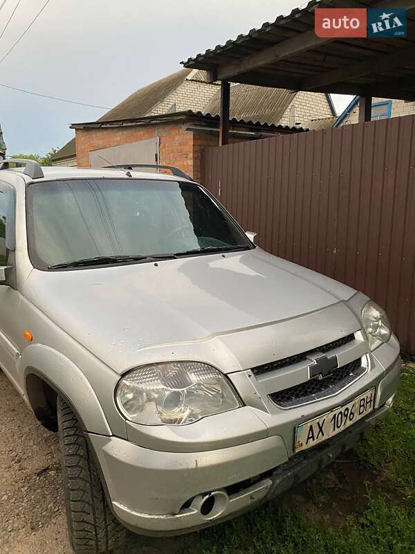Внедорожник / Кроссовер Chevrolet Niva 2010 в Харькове