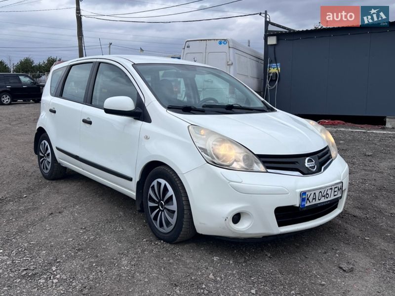 Хэтчбек Nissan Note 2012 в Святопетровское