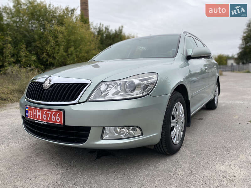 Универсал Skoda Octavia 2009 в Хороле