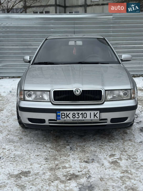 Лифтбек Skoda Octavia 2000 в Ровно