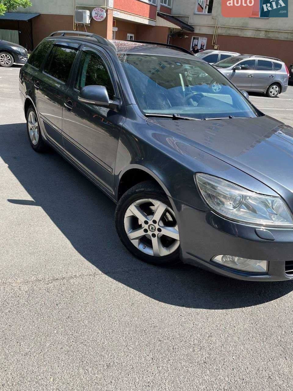 Skoda Octavia 2012 photo 2