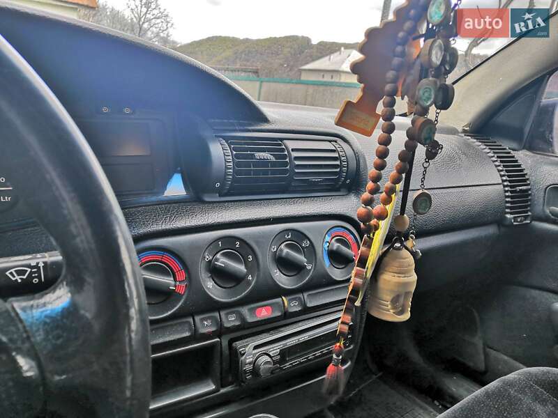 Седан Opel Omega 1994 в Иршаве