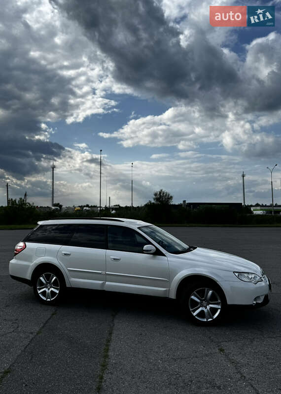 Универсал Subaru Outback 2008 в Чопе