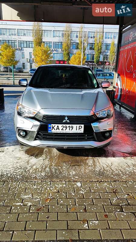 Внедорожник / Кроссовер Mitsubishi Outlander Sport 2016 в Киеве