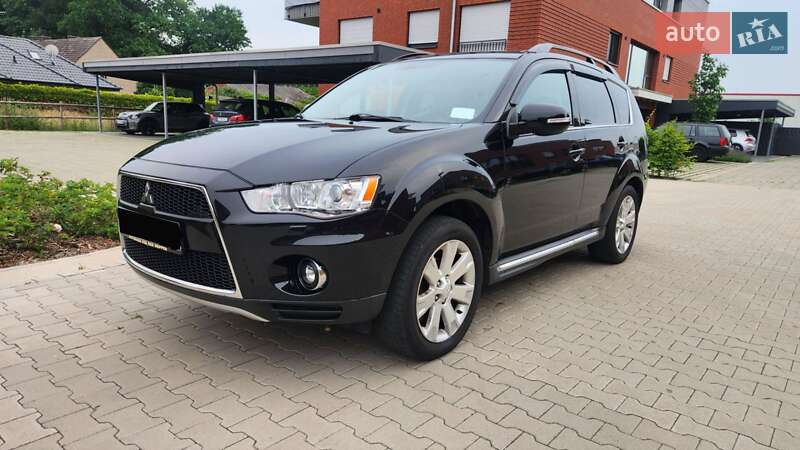 Позашляховик / Кросовер Mitsubishi Outlander XL 2010 в Дніпрі