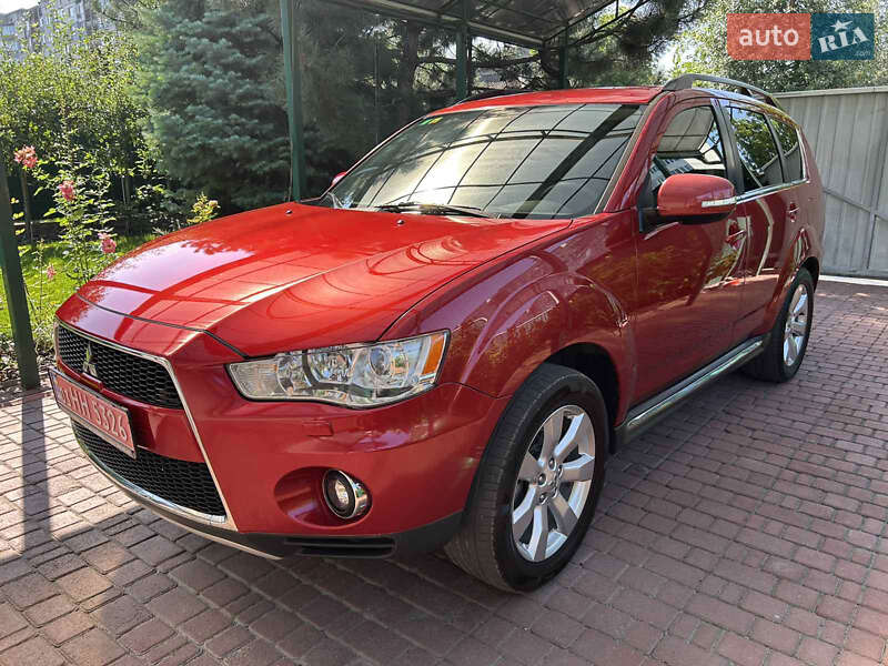 Внедорожник / Кроссовер Mitsubishi Outlander XL 2012 в Белой Церкви