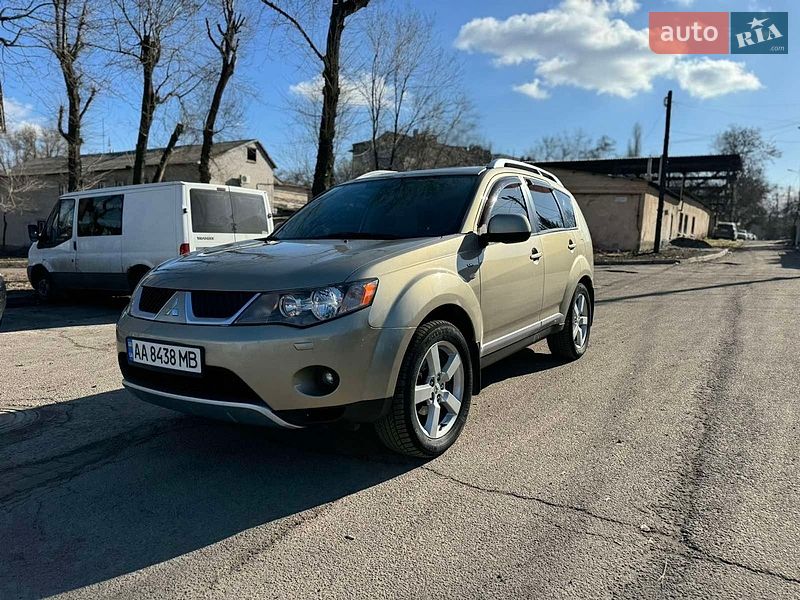 Позашляховик / Кросовер Mitsubishi Outlander XL 2007 в Дніпрі