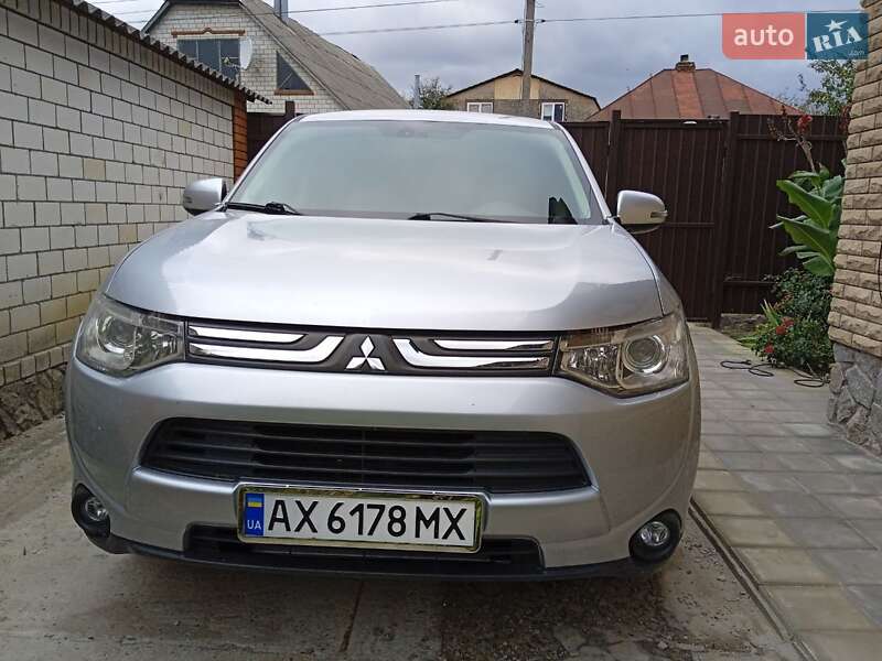 Внедорожник / Кроссовер Mitsubishi Outlander 2013 в Харькове