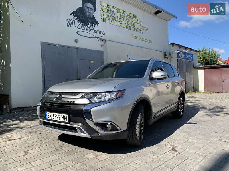 Внедорожник / Кроссовер Mitsubishi Outlander 2020 в Бродах