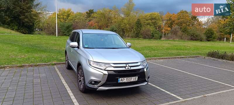Внедорожник / Кроссовер Mitsubishi Outlander 2015 в Львове