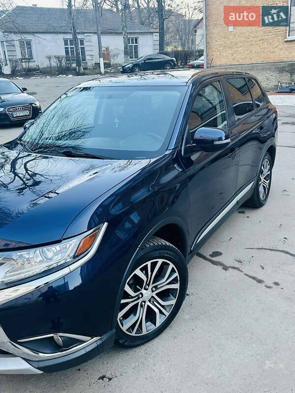 Внедорожник / Кроссовер Mitsubishi Outlander 2016 в Виннице