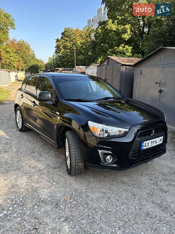 Внедорожник / Кроссовер Mitsubishi Outlander 2015 в Харькове