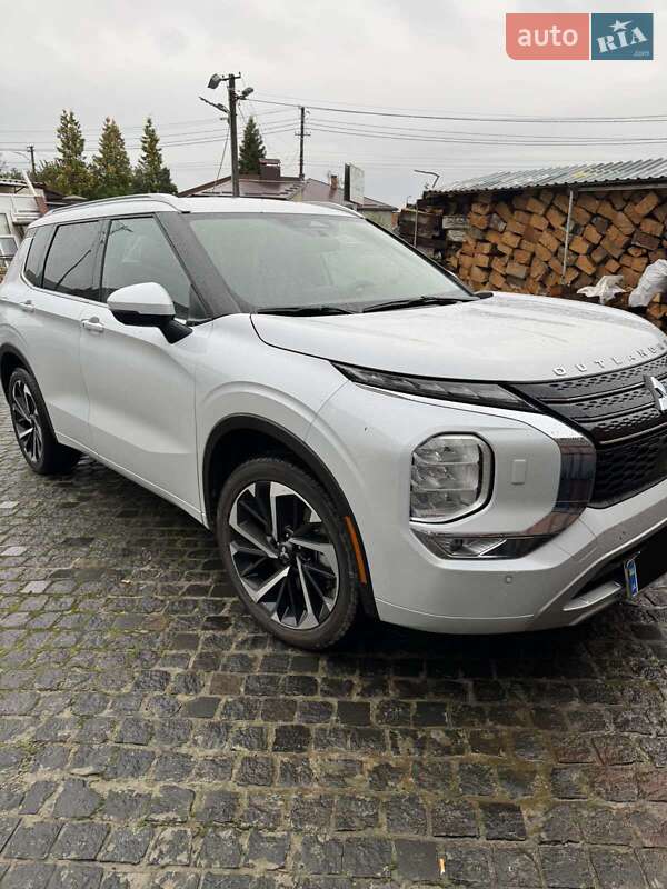 Внедорожник / Кроссовер Mitsubishi Outlander 2022 в Львове