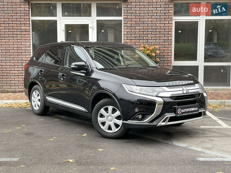 Внедорожник / Кроссовер Mitsubishi Outlander 2021 в Киеве