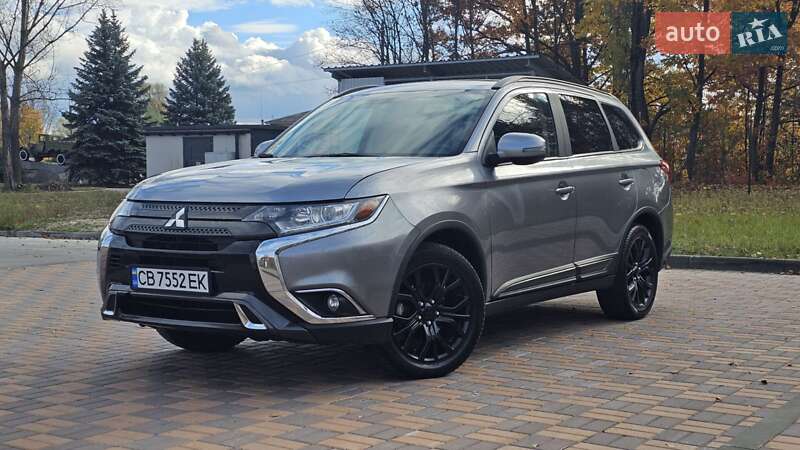 Внедорожник / Кроссовер Mitsubishi Outlander 2018 в Чернигове Внедорожник / Кроссовер Mitsubishi Outlander 2018 в Чернигове
