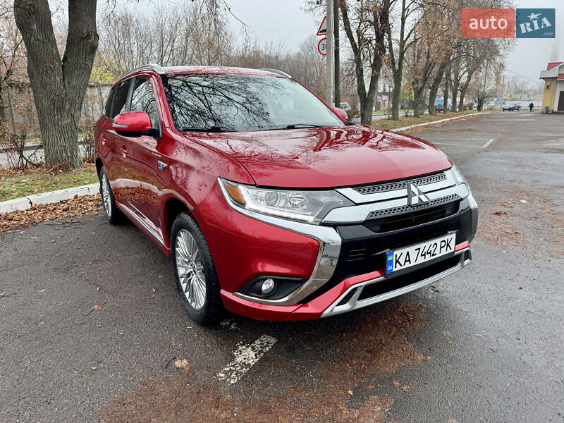 Внедорожник / Кроссовер Mitsubishi Outlander 2021 в Черкассах Внедорожник / Кроссовер Mitsubishi Outlander 2021 в Черкассах