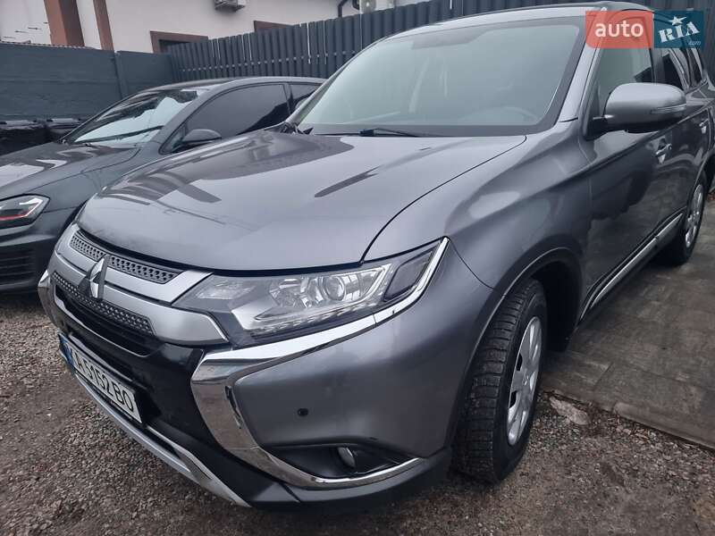 Внедорожник / Кроссовер Mitsubishi Outlander 2020 в Ирпене