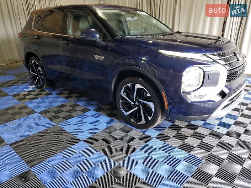 Внедорожник / Кроссовер Mitsubishi Outlander 2023 в Львове