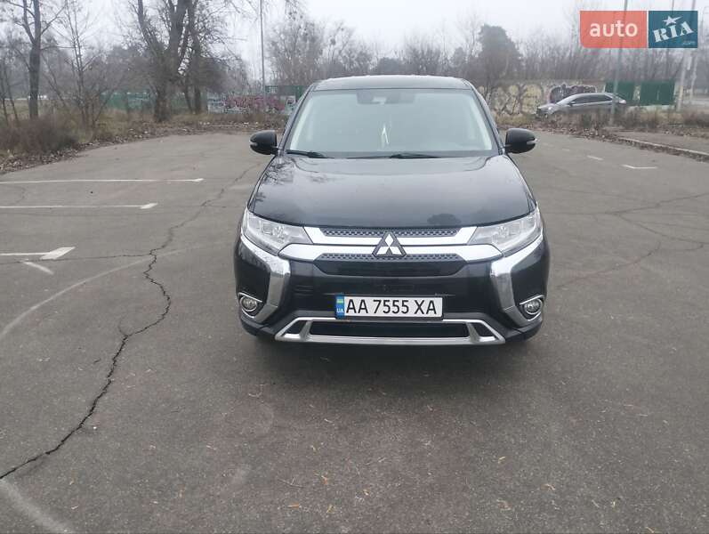Внедорожник / Кроссовер Mitsubishi Outlander 2020 в Киеве