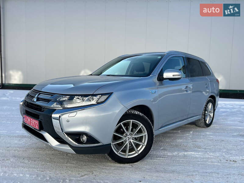 Внедорожник / Кроссовер Mitsubishi Outlander 2016 в Виннице