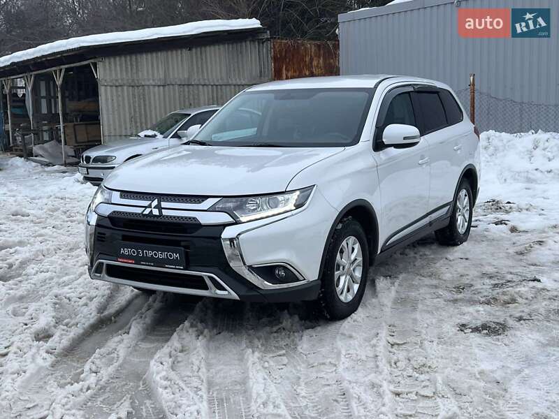 Внедорожник / Кроссовер Mitsubishi Outlander 2019 в Тернополе Внедорожник / Кроссовер Mitsubishi Outlander 2019 в Тернополе
