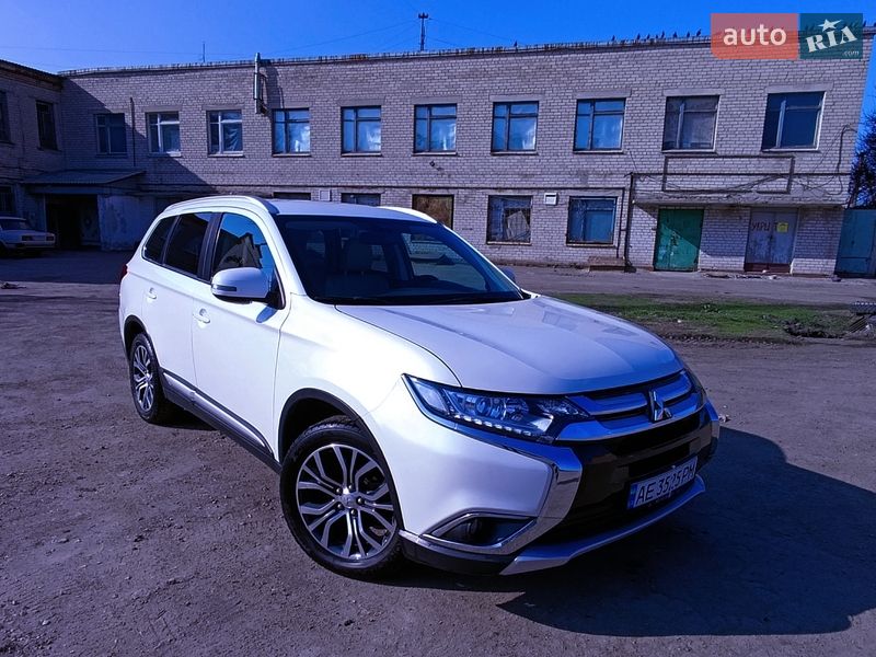 Внедорожник / Кроссовер Mitsubishi Outlander 2017 в Верхнеднепровске